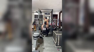 MILF italiana allenamento estremo in palestra con istruttore di body building