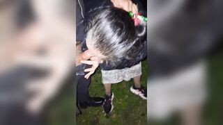 Balordo prova a metterla incinta