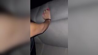 Sveltina con il suo ragazzo nel camerino di un negozio di abbigliamento