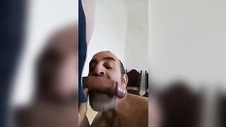 Come è bravo a succhiare il cazzo il mio frocio