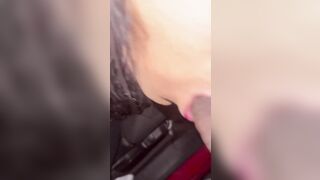 Ragazza trans fa un pompino al cliente Nero