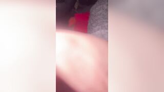 Succhia un cazzo e lo fa sborrare