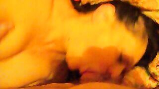 Gode molto se la spio di nascosto