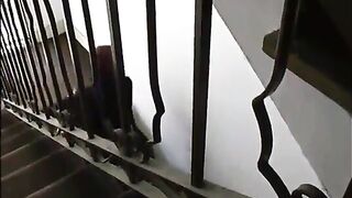 la donna delle pulizie matura si prende cura di un giovane cazzo