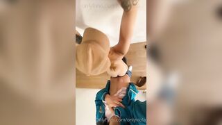 Biondina 18 anni prende una mazza grossa nel di dietro