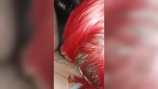 Giovane fidanzata succhia il cazzo in auto