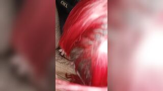 Giovane fidanzata succhia il cazzo in auto