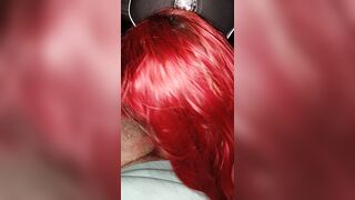 Giovane fidanzata succhia il cazzo in auto