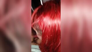 Giovane fidanzata succhia il cazzo in auto