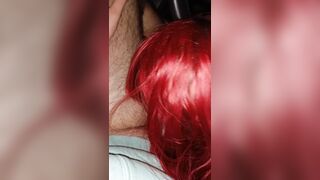 Giovane fidanzata succhia il cazzo in auto