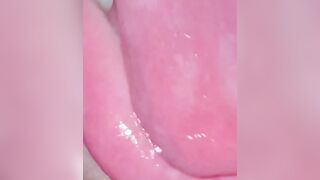 Mi faccio riempire la bocca e ingoio la sborra