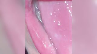 Mi faccio riempire la bocca e ingoio la sborra