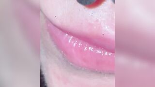 Mi faccio riempire la bocca e ingoio la sborra