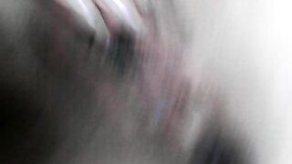 Quando ha voglia si sgrilletta e chissa a cosa pensa