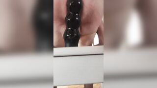 Mi diverto da solo con il mio super dildo