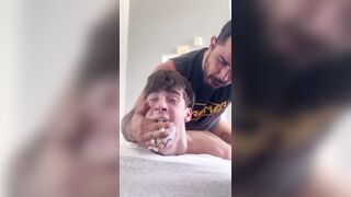 Ragazzo passivo giovane sfondato in culo dal daddy mascolino