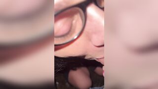 Pompino al cliente con il cazzo grosso
