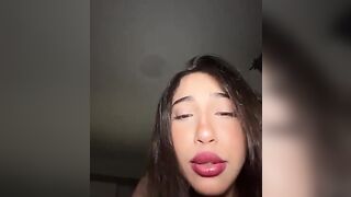 Anteprima del video: Battona conosciuta ieri mi fa sborrare tra le sue labbra