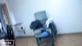 Telefono ad un amico invitandolo a venire a casa per scoparmi
