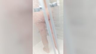 Mia moglie mentre fa la doccia