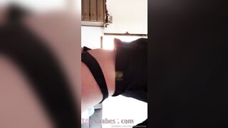 La mia teen mora mi spompina sul divano di casa