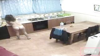 Registrazione della telecamera di sorveglianza di casa quando si sveglia Princy