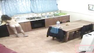 Registrazione della telecamera di sorveglianza di casa quando si sveglia Princy