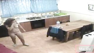 Registrazione della telecamera di sorveglianza di casa quando si sveglia Princy