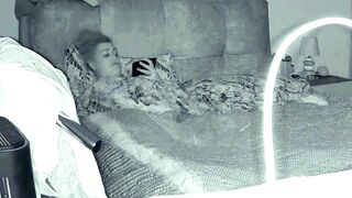 Moglie scoperta a chattare e masturbarsi di nascosto