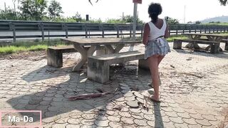 Esibizione in autostrada...  tutta nuda, ma nessuno si ferma