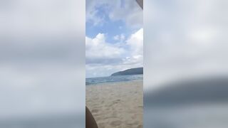 Prime giornate al mare la lecca ad un amica lesbica