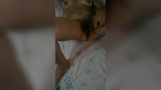 Che sgualdrina, si masturba pensando a un cazzo grosso