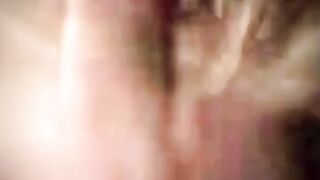 un cornutone molto fortunato aver trovato una moglie cosi e desiderata da tutti
