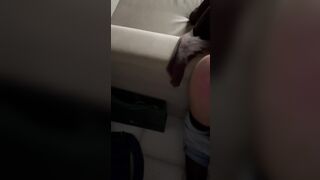 Preparazione culo con i suoi dildo