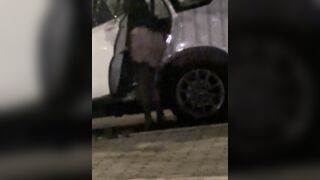 La troionaaaa si fa gurdare in strada e sculetta