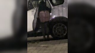 La troionaaaa si fa gurdare in strada e sculetta