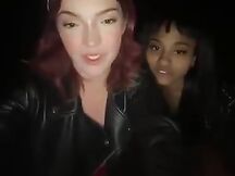Serata tra amiche finsice con una live a fare le porche