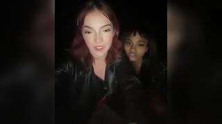 Anteprima del video: Serata tra amiche finsice con una live a fare le porche