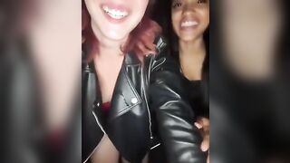 Serata tra amiche finsice con una live a fare le porche