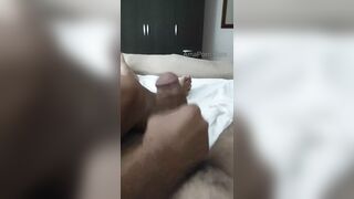 Fa del suo meglio per farlo sborrare ma lui ha sborrato poco prima