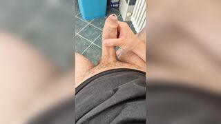 sego il mio cazzone e lo faccio sborrare