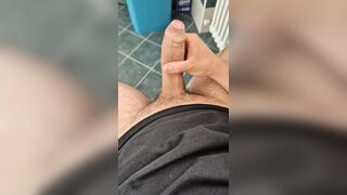 sego il mio cazzone e lo faccio sborrare