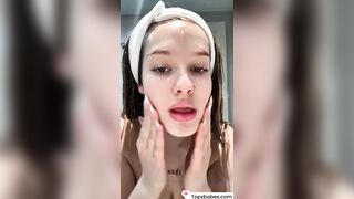 Teen tettona sotto la doccia fansly