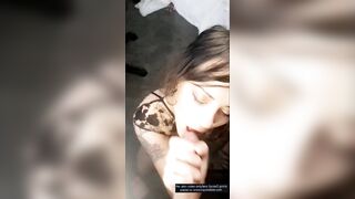 Teen bruna fa vedere quanta è brava con i pompini