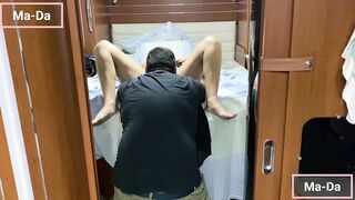 In camping dopo sguardi e complimenti un vicino camperista approfitta di me!