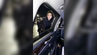 La poliziotta lo ferma per farli una multa e finisce per farli un pompino hahaha