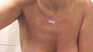 Il mio amante mi chiede un video per segarsi e gli mando questo... cosa ne pensate?