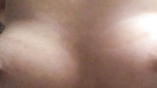 Mora diciottenne si masturba