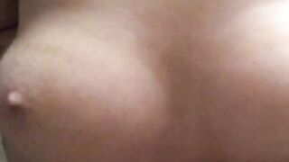 Mora diciottenne si masturba