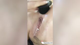 Questa mora con le tette grosse mi monta in faccia